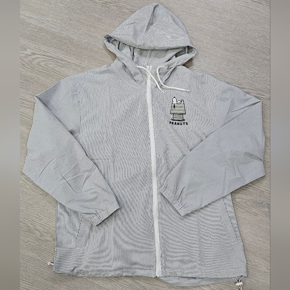 Peanuts Windbreaker (WORN Once) - Size XL - Picture 2 of 4